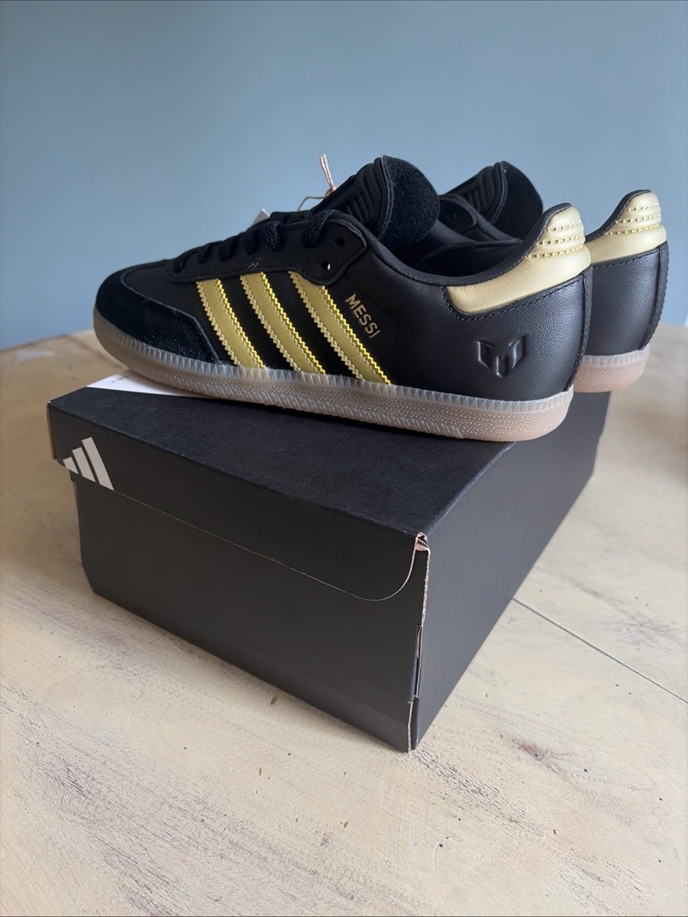 Adidas Samba x Messi J Black/Gold Metallic/Gum Big Kid's  Juniors JR6349 Size 5 - Picture 4 of 9